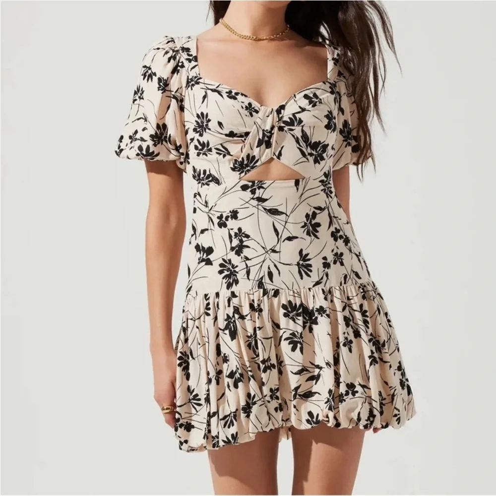 ASTR Siyah Floral Puff Sleeve Bubble Hem Dress Black Cream - S